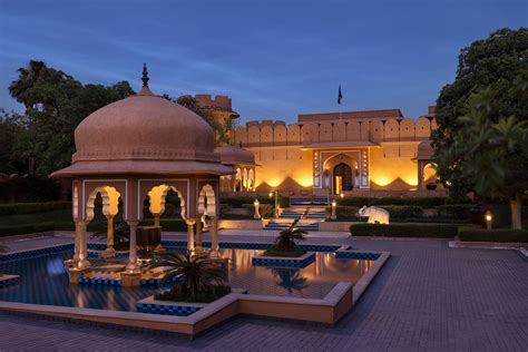 Birla Mandir Jaipur:  Zachwycająca Świątynia Białego Marmuru z Panoramicznym Widokiem na Miasto!